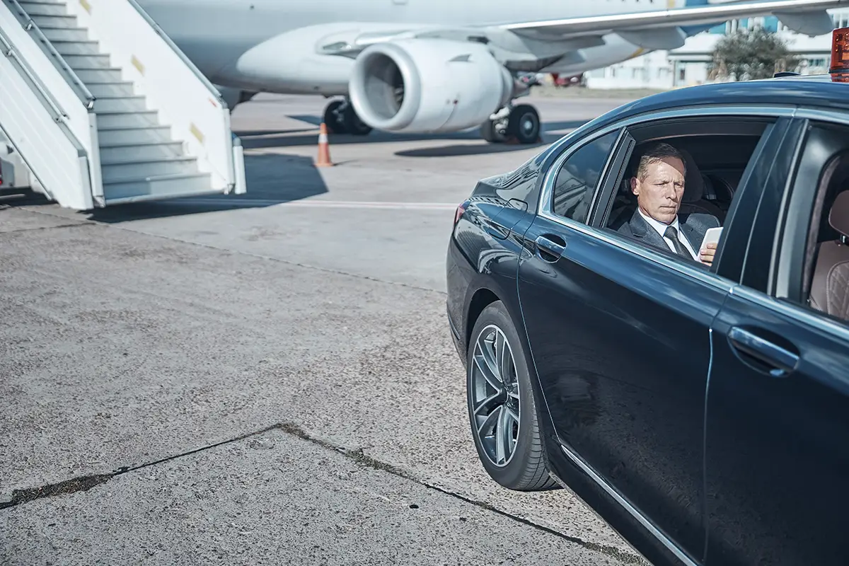 Voiture avec chauffeur à l'aéroport