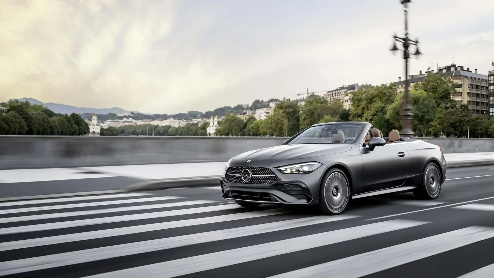 Mercedes-CLE-300-Cabrio-ville