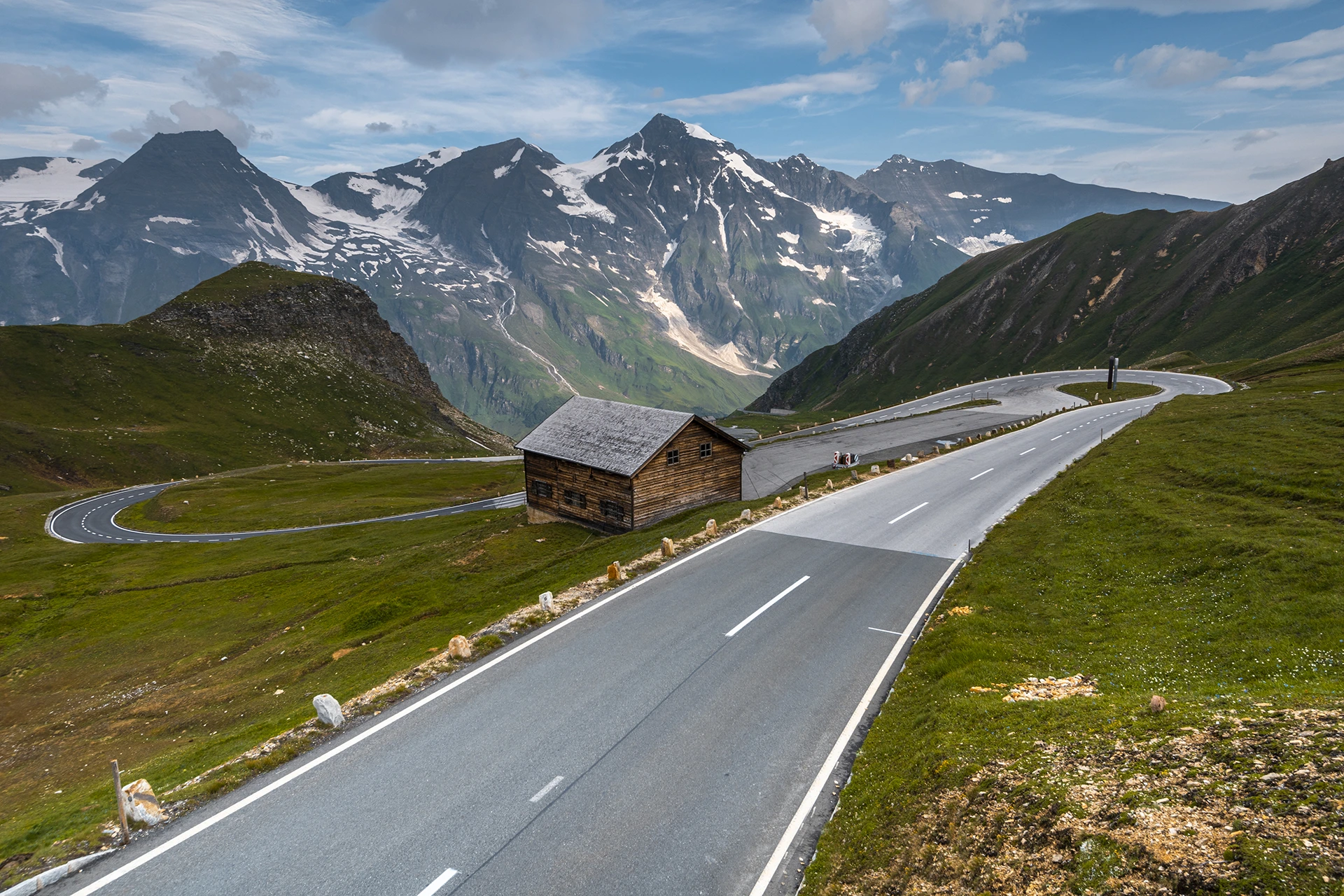 Route de col en Suisse